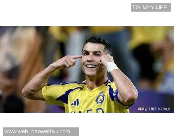 C罗庆祝球队亚冠小组赛五连胜成功晋级头名荣耀时刻